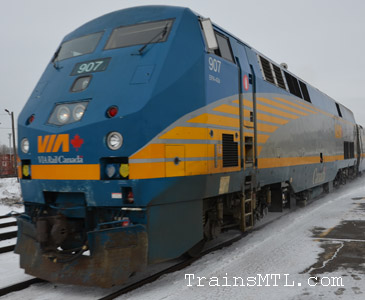 Locomotive VIA907 left side / coté gauche